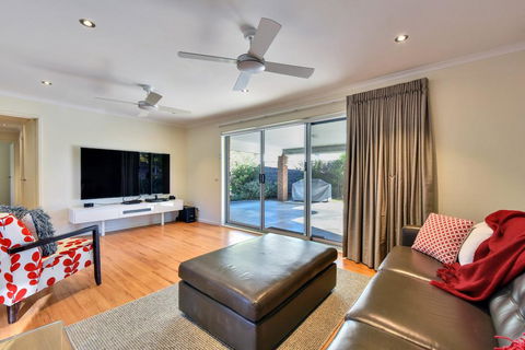 Blairgowrie Contemporary Beach Retreat - Lismore Accommodation 2