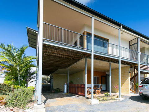 Blue Water Retreat - Upstairs & Downstairs - Lismore Accommodation 1