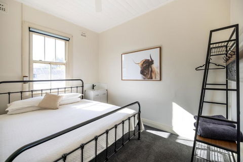 The Middle - Lismore Accommodation 0