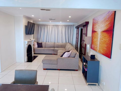 The Ultimate Poolside Escape - Pet Friendly - Lismore Accommodation 3