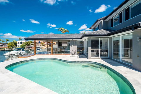 Waterfront Resort Style Retreat Runaway Bay - Lismore Accommodation 0