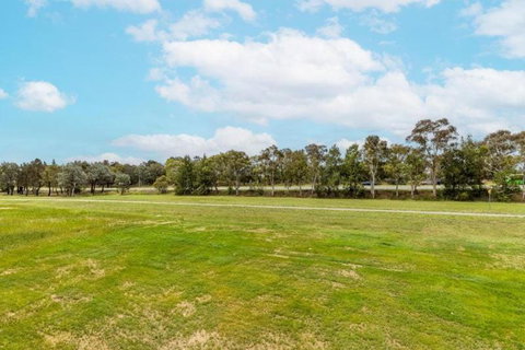 ZMITH Apartment - BROOKE, - Near AIS, GIO Stadium, UC, & Nth - Canberra Hospital - Lismore Accommodation 3