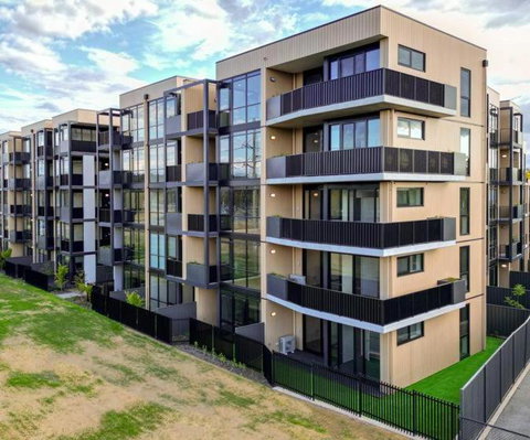 ZMITH Apartment - BROOKE, - Near AIS, GIO Stadium, UC, & Nth - Canberra Hospital - Lismore Accommodation 2